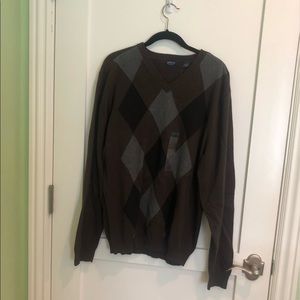 MOVING SALE Men’s arrow sweater